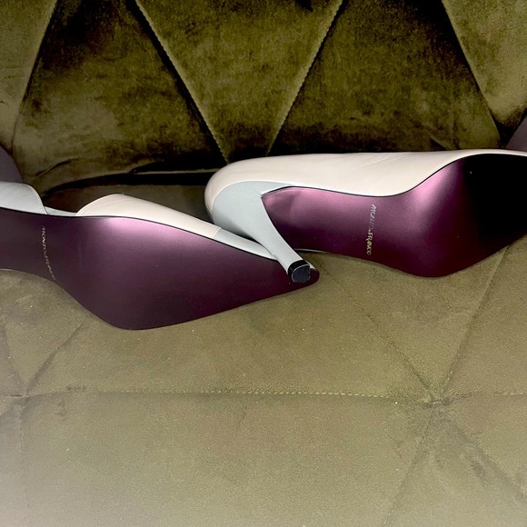 Monzo & Franco pump, two tone, Pearl and silver with Rhinestone button. - Picture 4 of 4